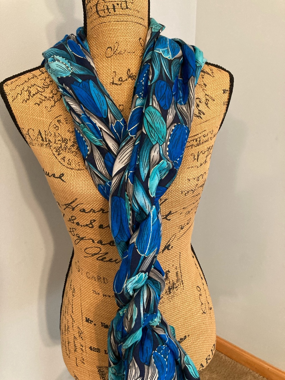 NWT Via Condotti Blue & Teal Tulip-Print Scarf